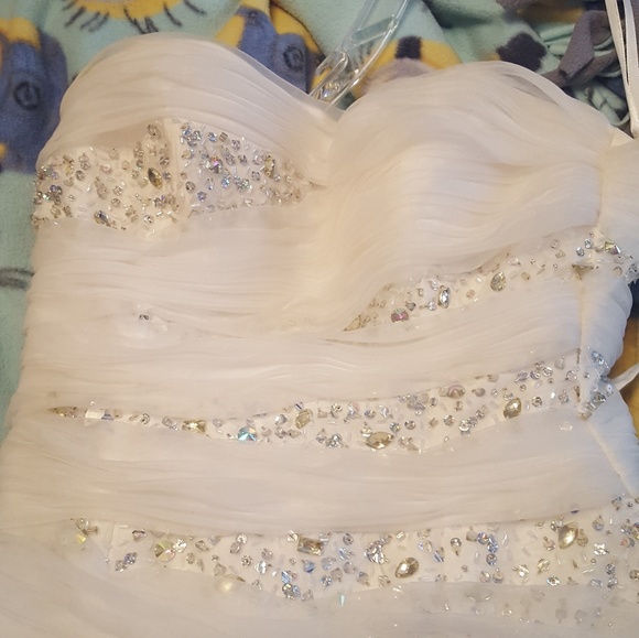 Prom dress - Picture 2 of 5